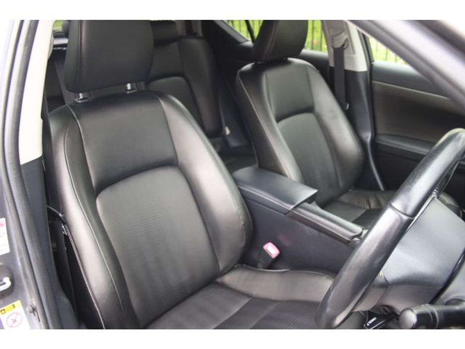 2013 Lexus CT 200 h - image 14