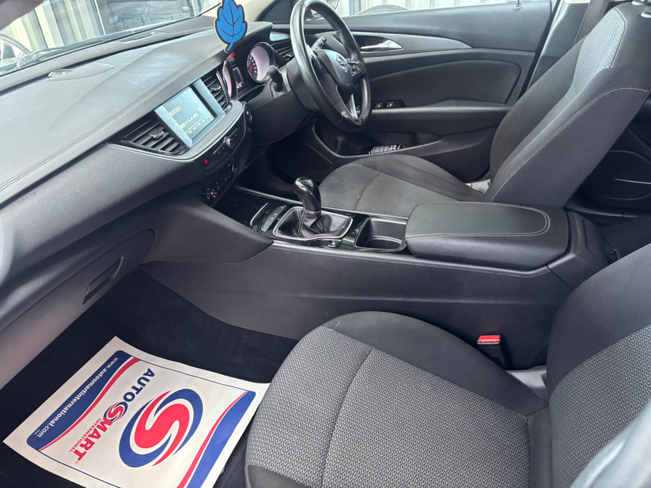 2018 Opel Insignia - image 4