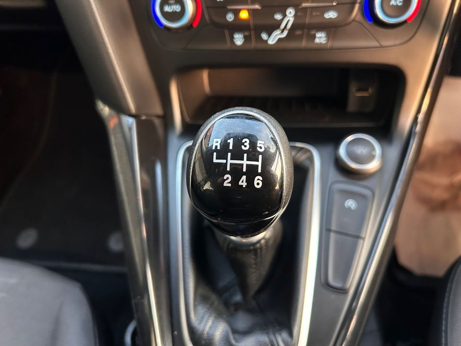 2018 Ford Focus - image 13