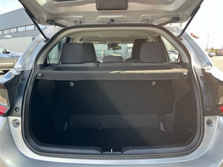 2023 Toyota Yaris - image 10