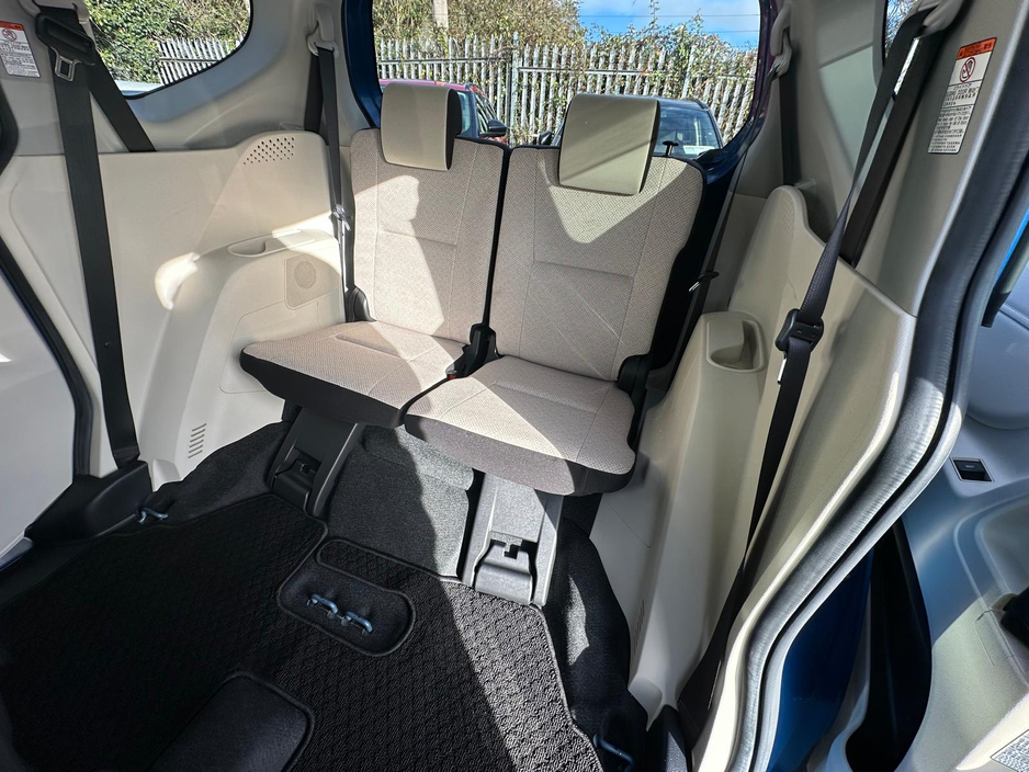 2016 Toyota Sienta 1.5 Petrol Hybrid Petrol 7 Seater Fresh Import €12,995