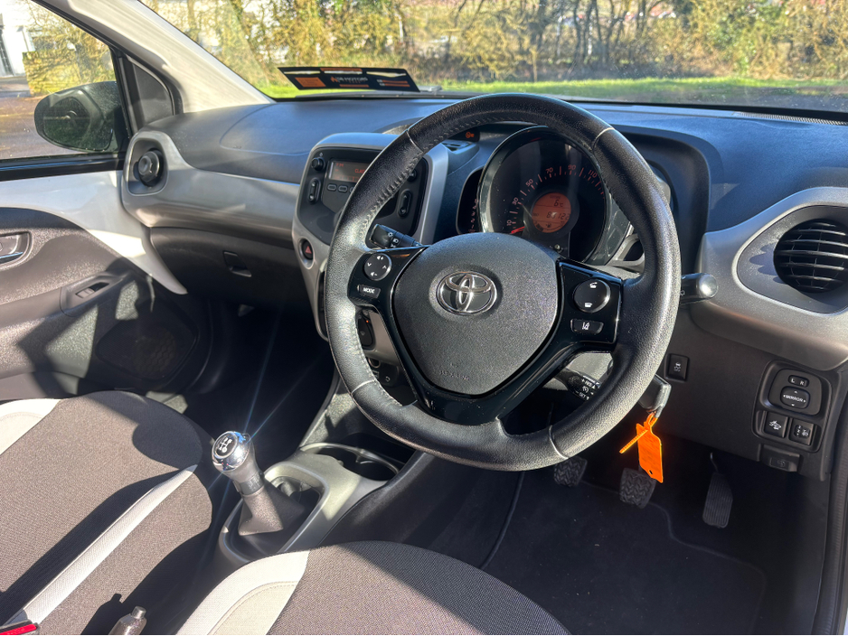 2016 Toyota Aygo - image 12