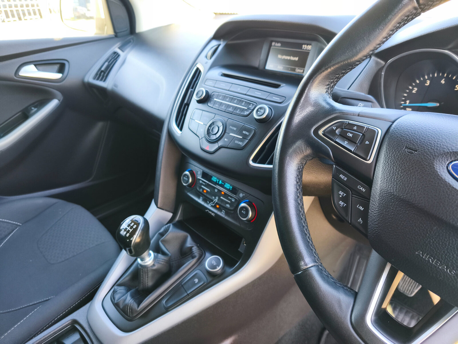 2015 Ford Focus - image 11