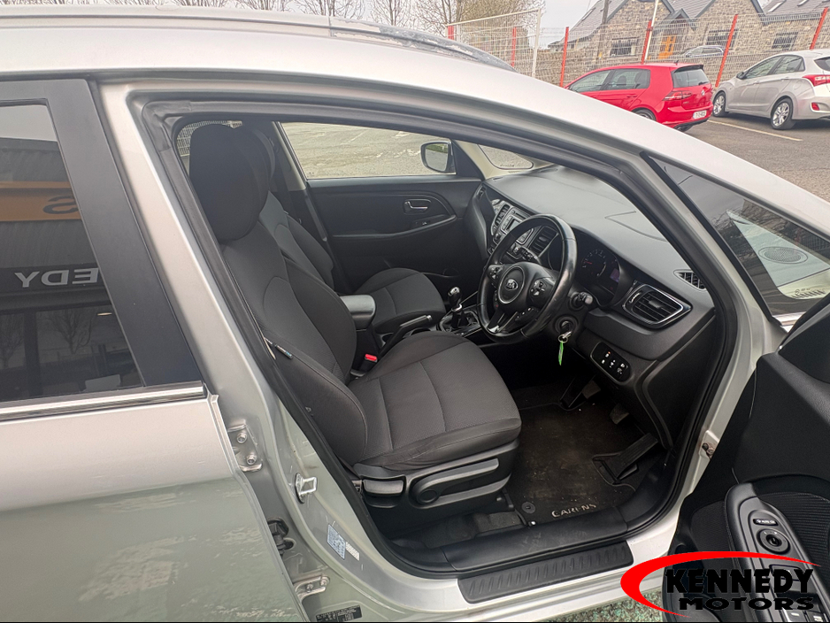 2013 Kia Carens - image 10