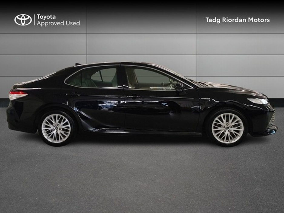 2019 Toyota Camry - image 3