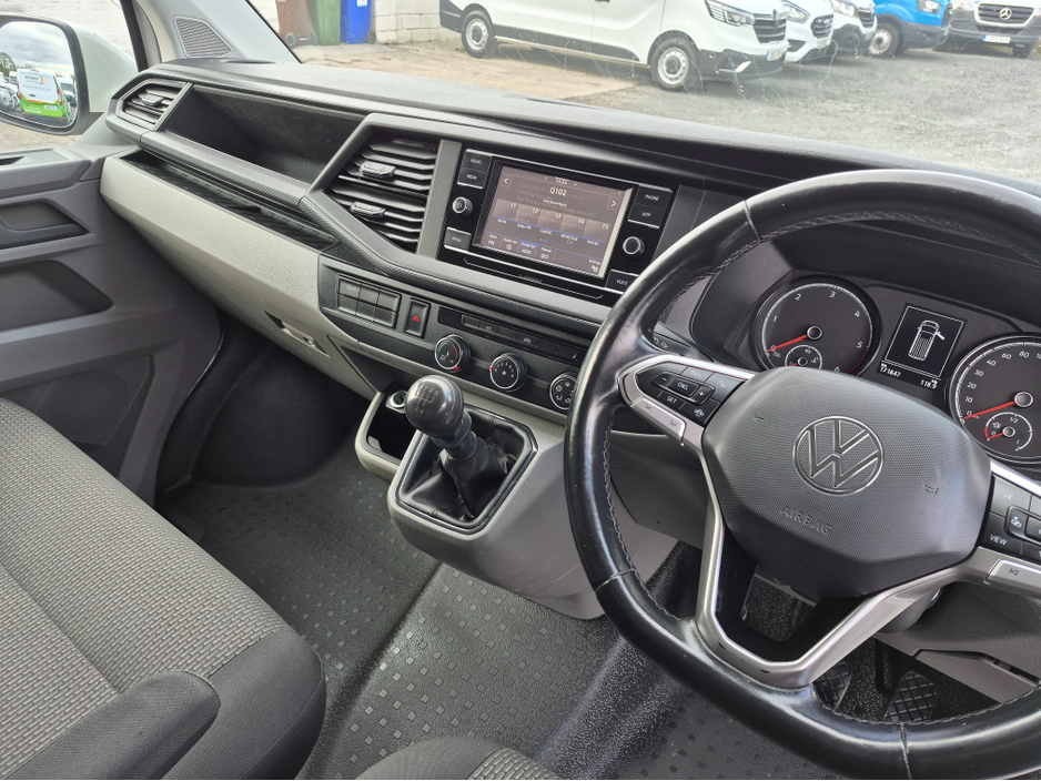 2021 Volkswagen Transporter - image 8