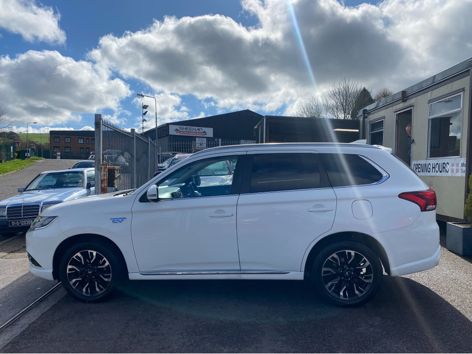 2016 Mitsubishi Outlander - image 7