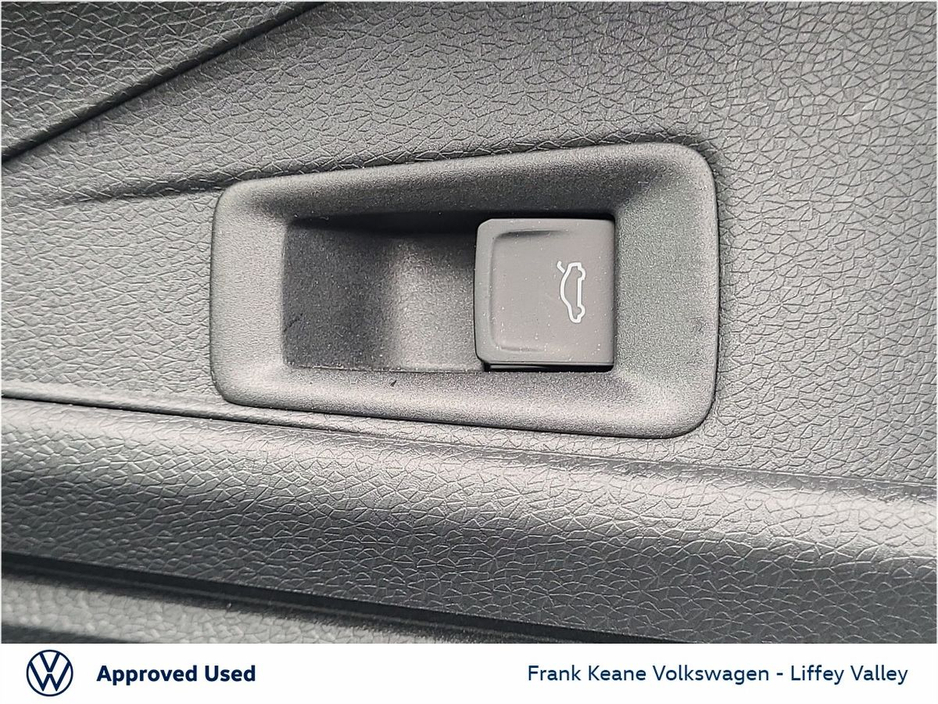 2024 Volkswagen ID.4 77KWH PRO PLUS 286BHP *PANORAMIC GLASS ROOF* *DRAMMEN ALLOYS* *GLACIER WHITE* *LONGER RANGE* *ELECTRIC TAILGATE* *IQ HEADLIGHTS* *REAR VIEW CAMERA* *PCP AVAILABLE FROM €372PM* *BATTERY CERTIFIED* €35,995