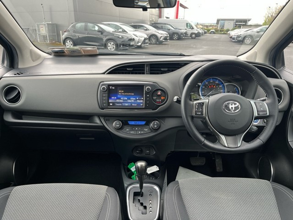 2016 Toyota Yaris - image 8