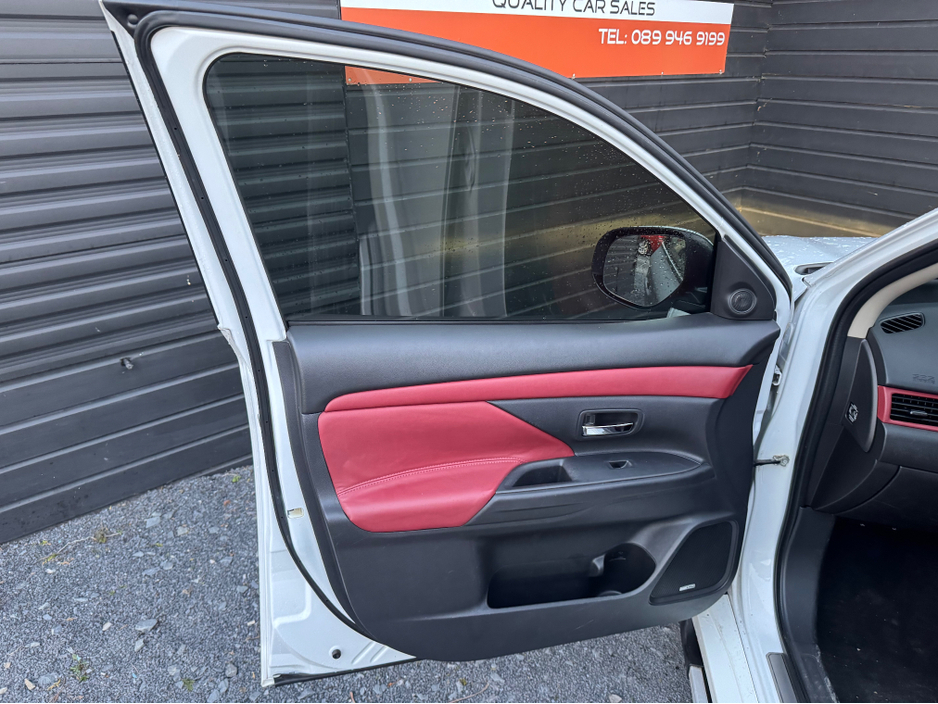 2015 Mitsubishi Outlander - image 17