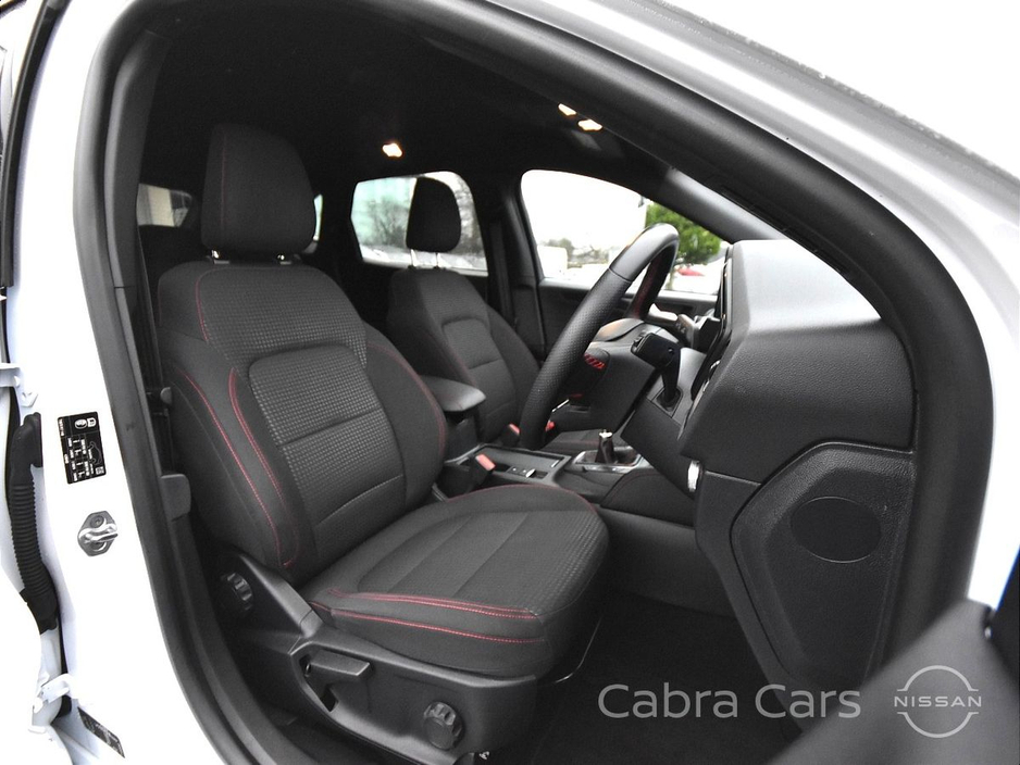 2022 Ford Kuga - image 10