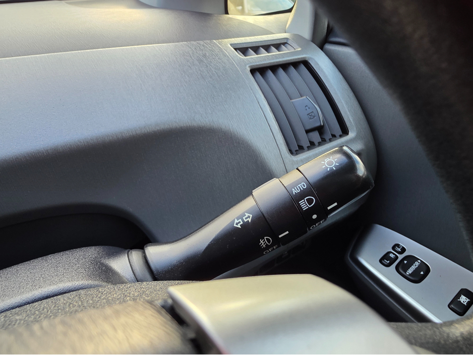 2013 Toyota Prius Alpha (7 Seater) - SELF CHARGING HYBRID -ALLOYS - REVERSE CAMERA -SIMI DEALER - LOW ROAD TAX BAND €13,450