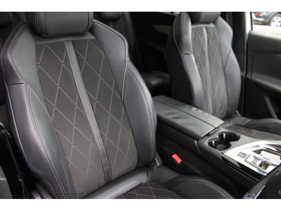 2018 Peugeot 5008 - image 11