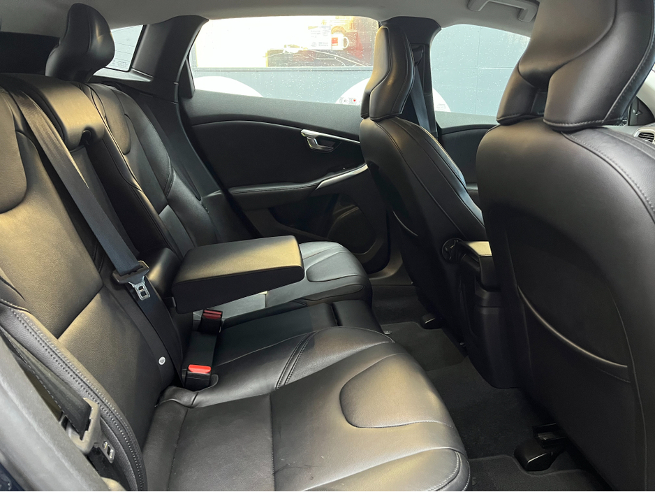 2015 Volvo V40 €11950 2015 VOLVO V40 T4 SE 1.6 AUTOMATIC / CRUISE CONTROL / REVERSE CAMERA / ELECTRIC MEMORY & HEATED SEATS €11,950