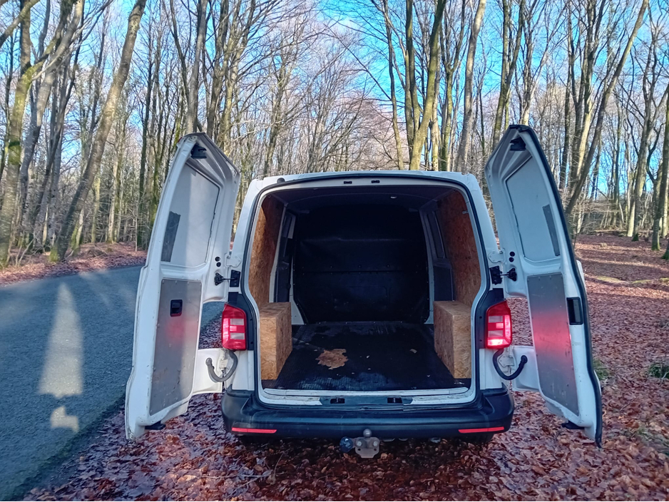 2018 Volkswagen Transporter PVL 3000KG TDI 150 T6 150 BHP 6 SPEED FWD 5DR @ REDDY2DRIVE LTD €15,850