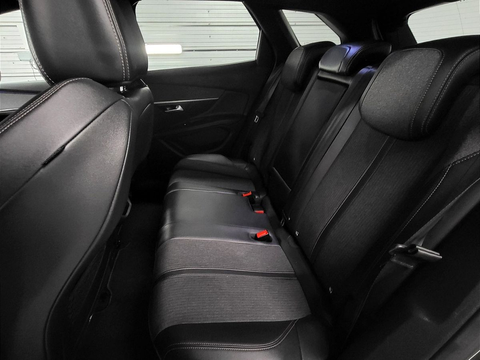 2019 Peugeot 3008 - image 9