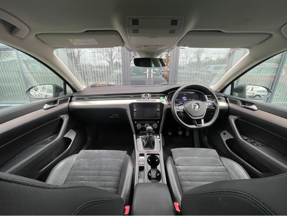 2018 Volkswagen Passat - image 9