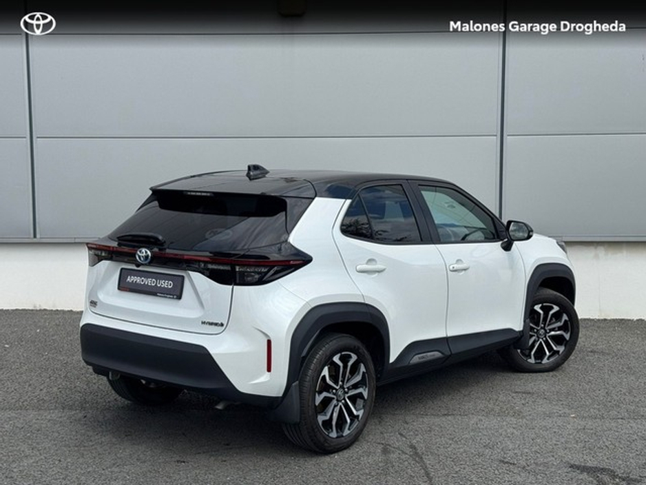 2023 Toyota Yaris Cross - image 2