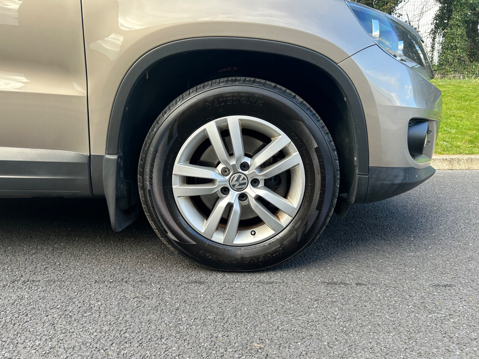 2014 Volkswagen Tiguan - image 4