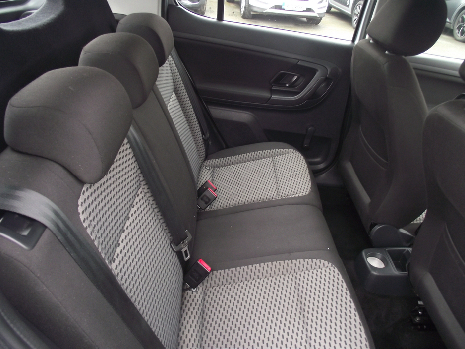 2014 Skoda Fabia - image 11