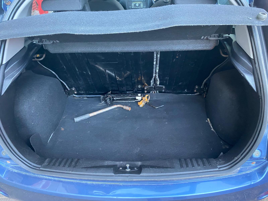 2006 Ford Fiesta - image 13