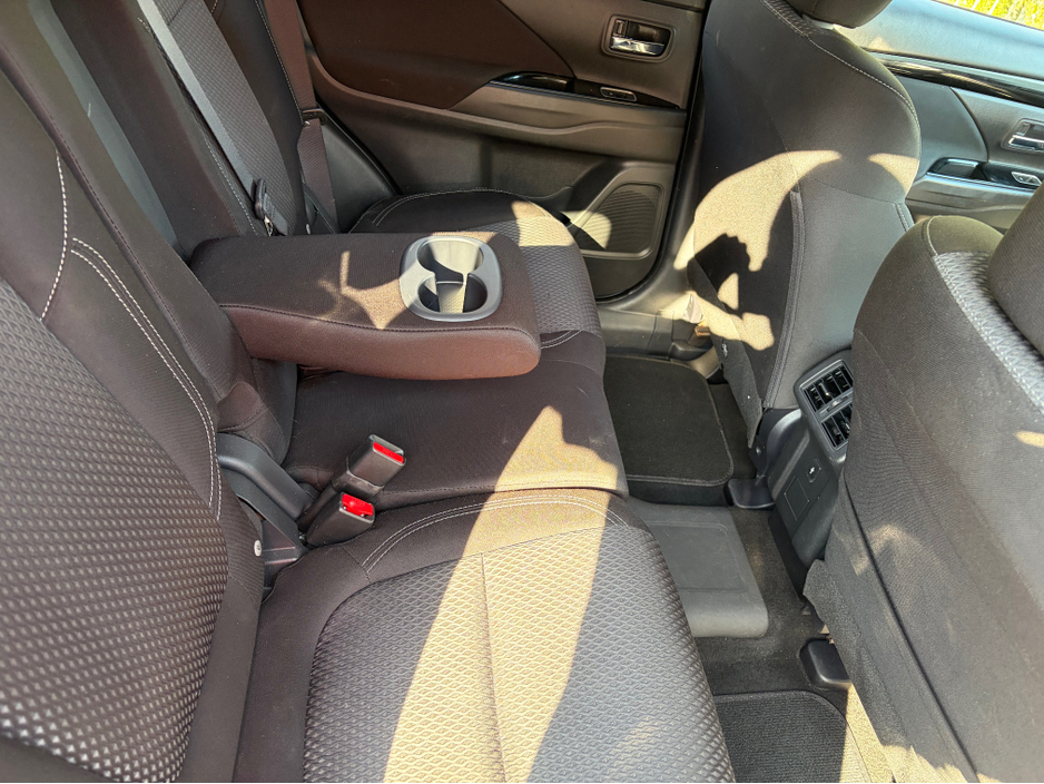 2020 Mitsubishi Outlander - image 8