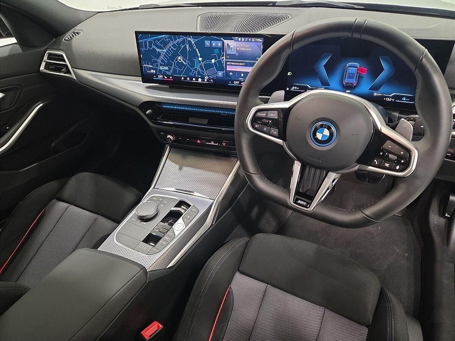2025 BMW 3 Series - image 6