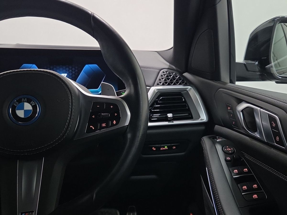 2023 BMW X5 - image 18
