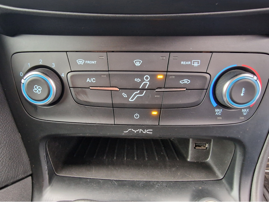 2015 Ford Focus - image 18