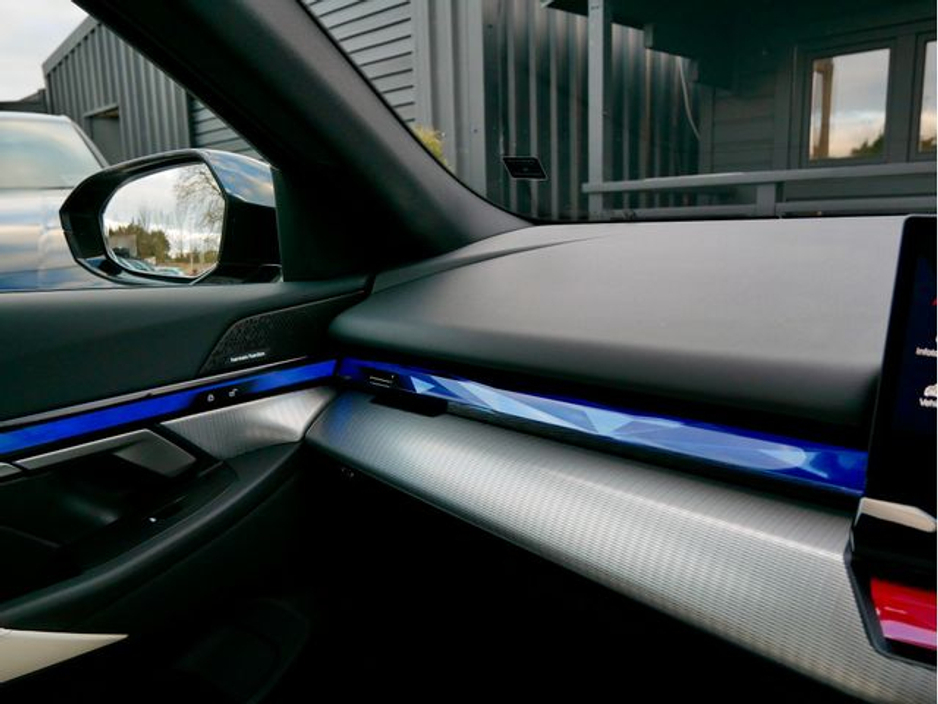 2025 BMW 5 Series - image 27