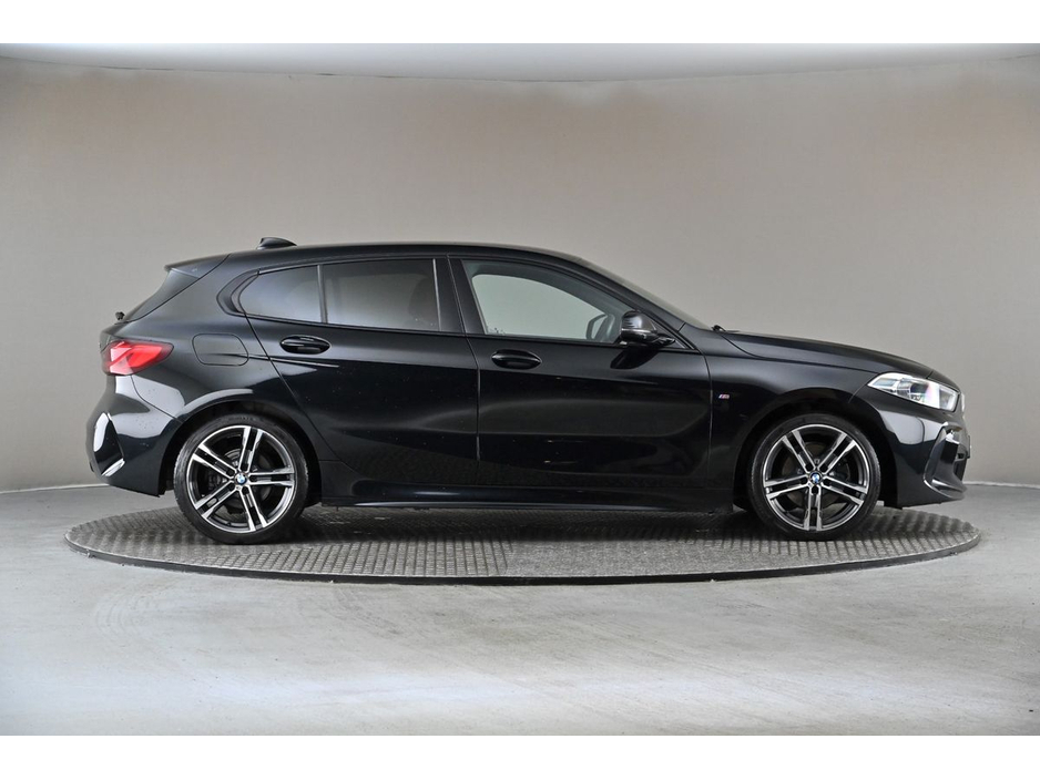 2020 BMW 1 Series - image 11