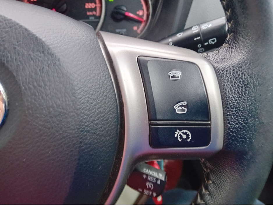 2016 Toyota Yaris - image 26