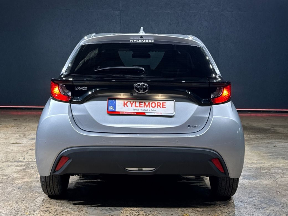 2024 Toyota Yaris - image 4