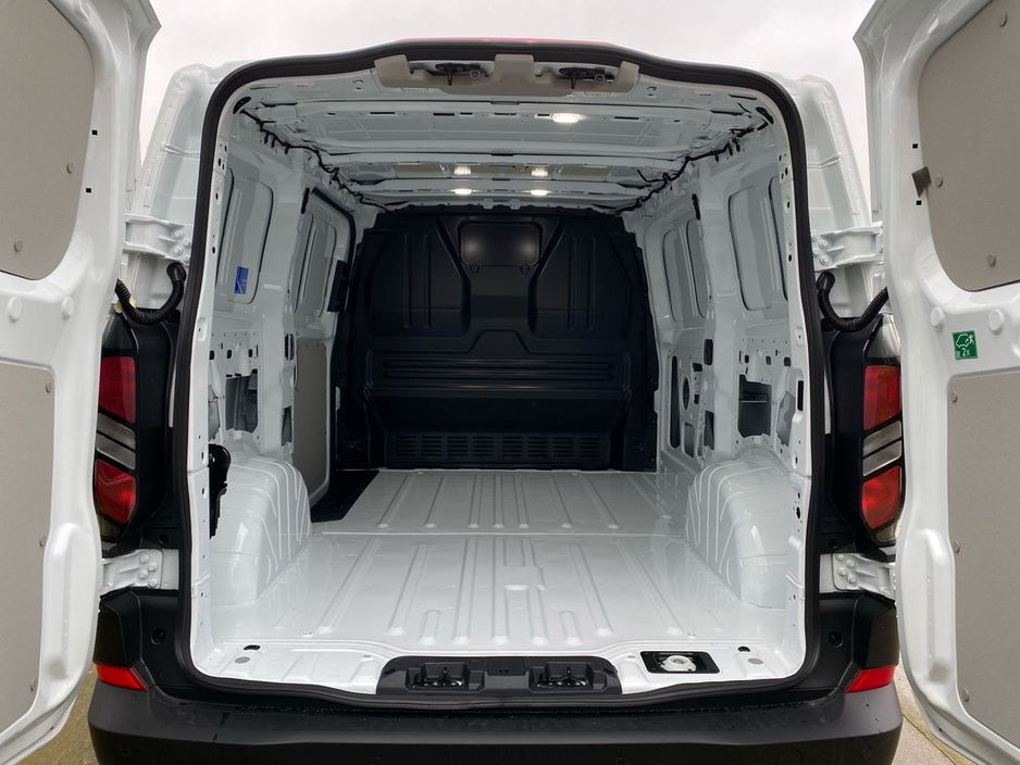 2026 Ford Transit Custom - image 9