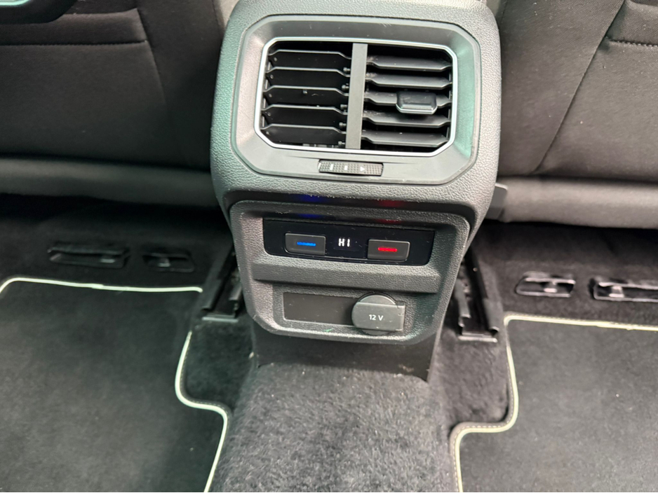 2017 Volkswagen Tiguan - image 28