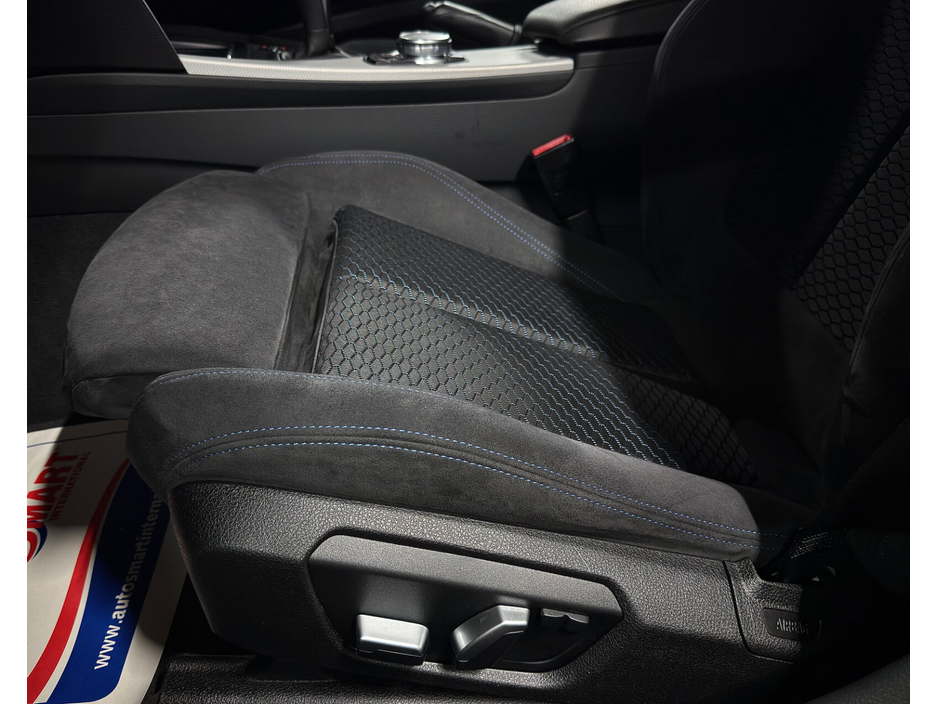 2017 BMW 3 Series - image 33