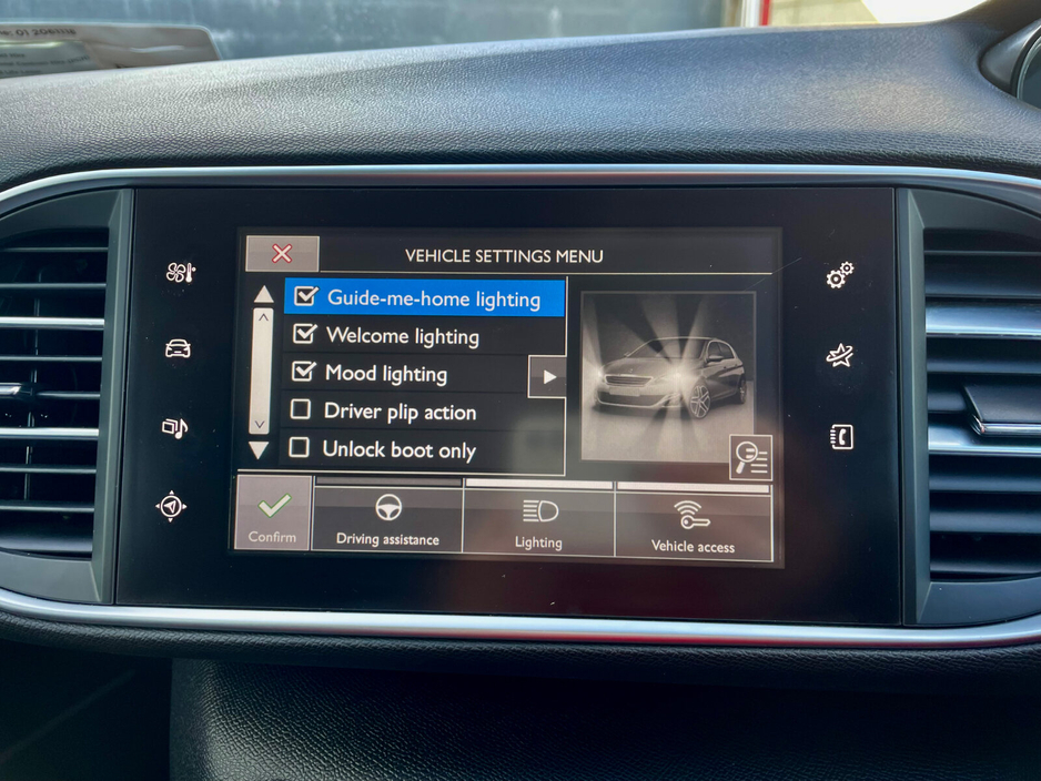 2017 Peugeot 308 - image 32