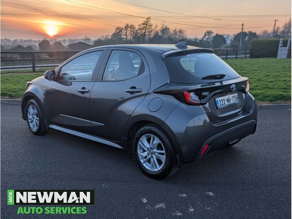 2022 Toyota Yaris - image 9