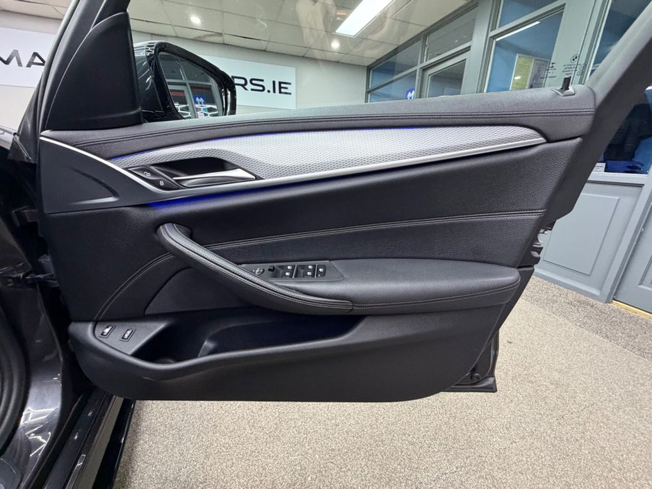 2019 BMW 5 Series - image 34