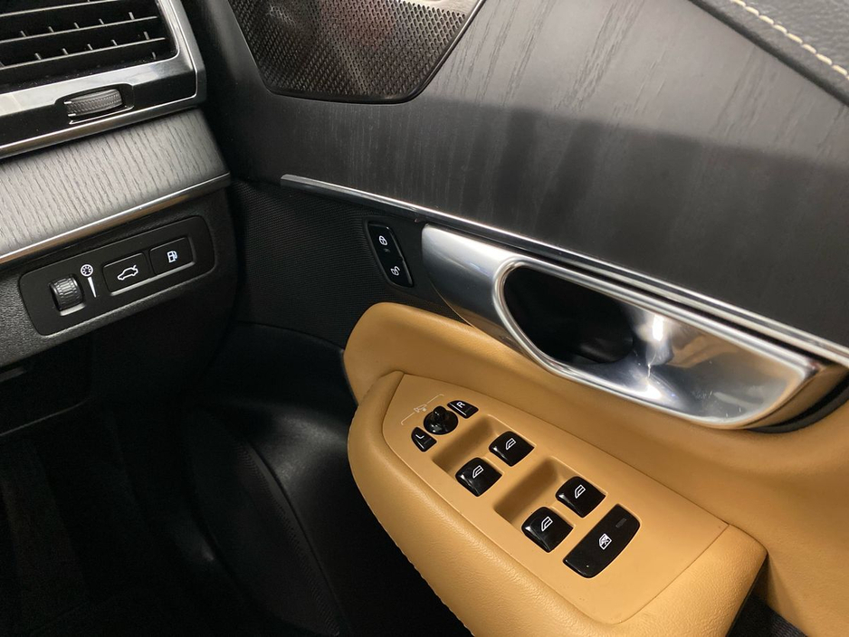2022 Volvo XC90 - image 18