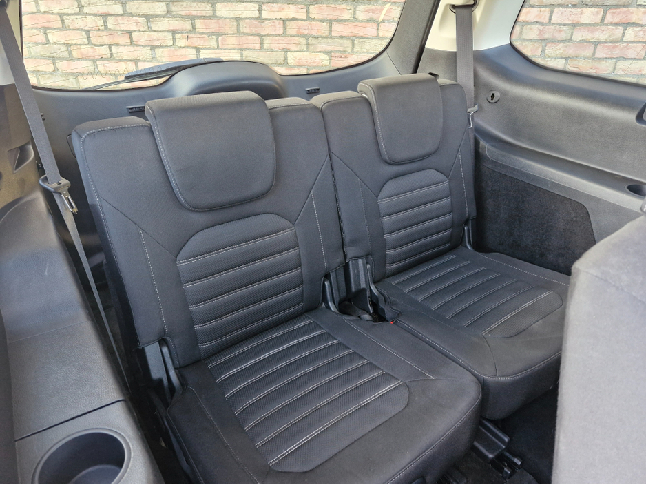 2017 Ford Galaxy - image 21