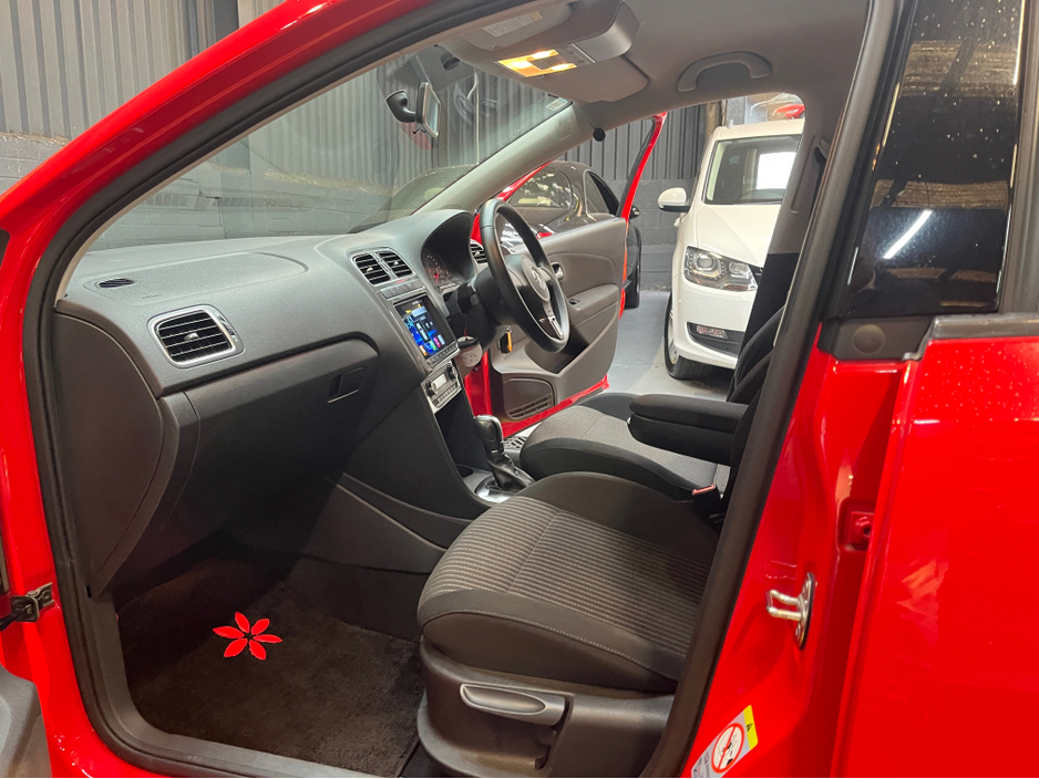 2014 Volkswagen Polo - image 7