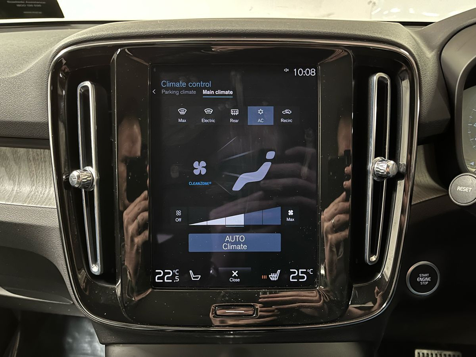 2022 Volvo XC40 - image 15