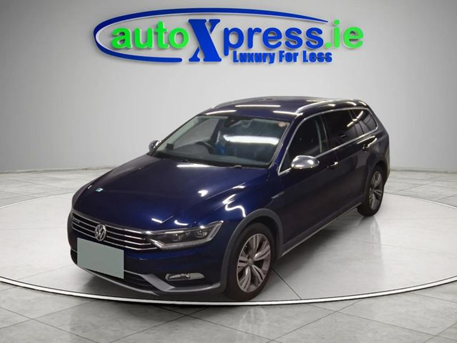 2019 Volkswagen Passat - image 4