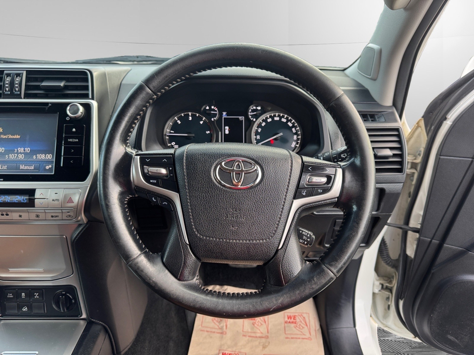 2019 Toyota Landcruiser - image 14