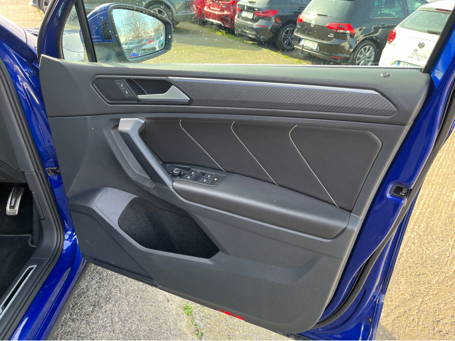 2021 Volkswagen Tiguan - image 12