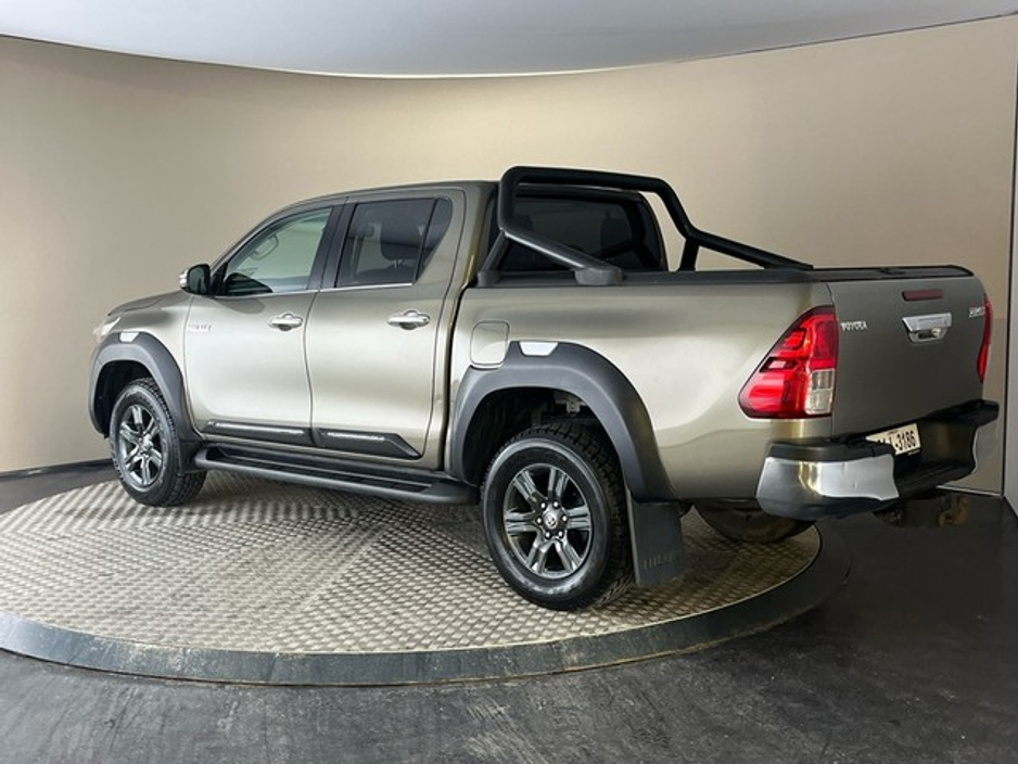 2023 Toyota Hilux - image 11
