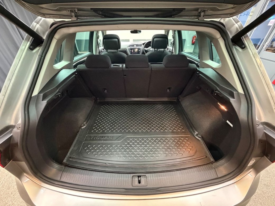 2019 Volkswagen Tiguan - image 38