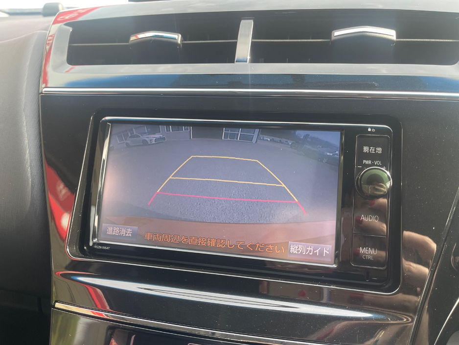 2014 Toyota Prius Alpha - image 14