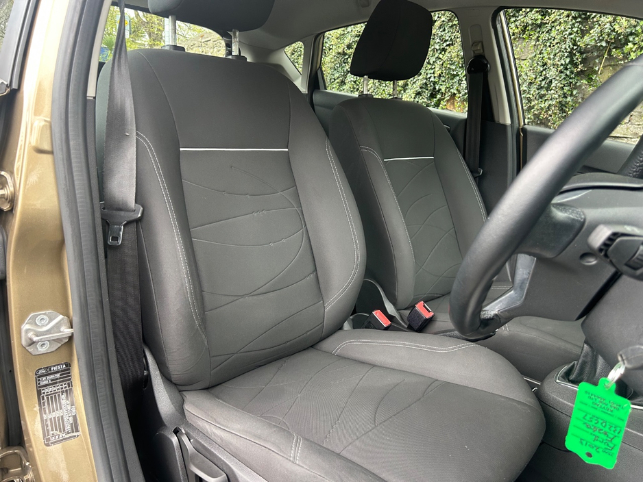 2013 Ford Fiesta - image 14